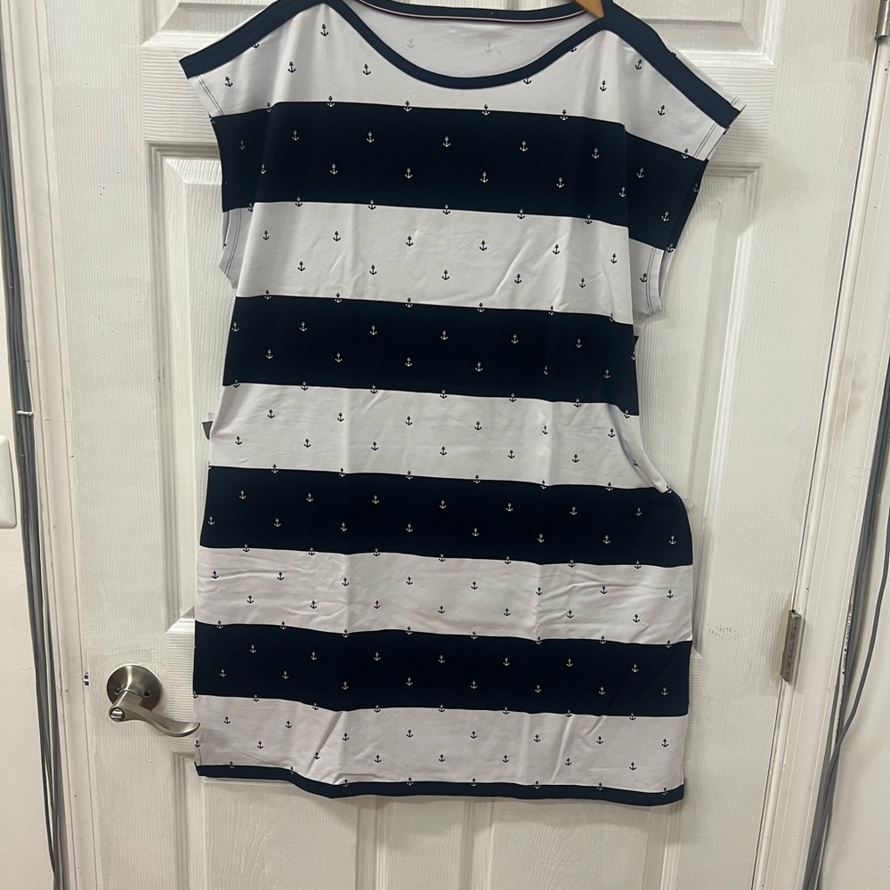 Dress for ladies. Dress for ladies. Very elegant. Black and white. Free size.